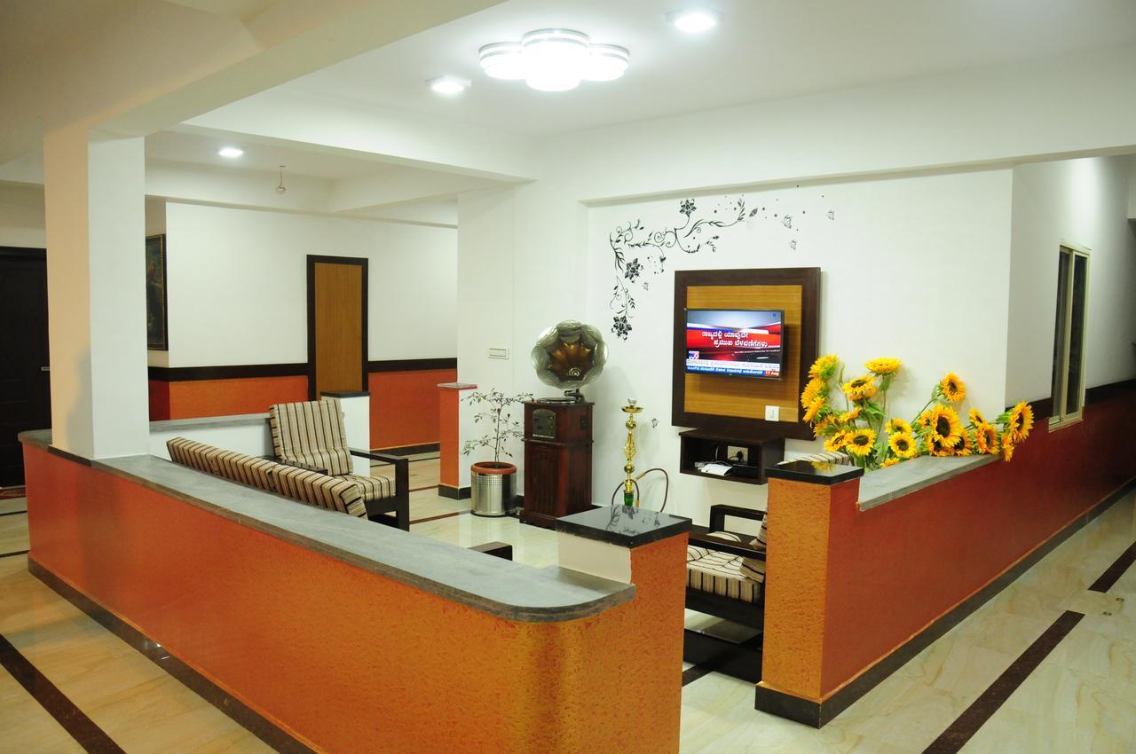Hotel Alwesal International Madikeri Zewnętrze zdjęcie