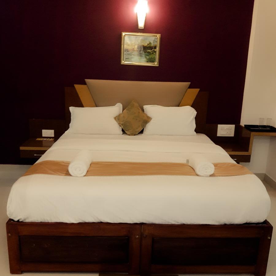 Hotel Alwesal International Madikeri Zewnętrze zdjęcie