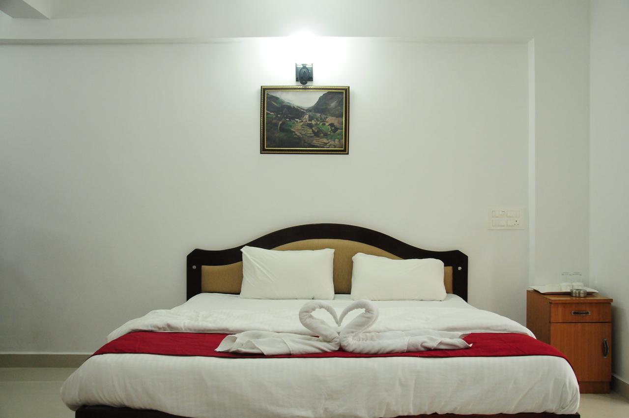 Hotel Alwesal International Madikeri Zewnętrze zdjęcie