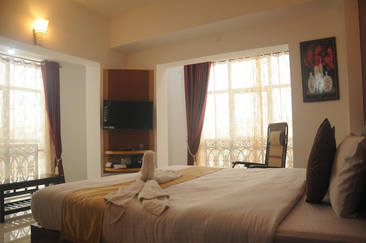 Hotel Alwesal International Madikeri Zewnętrze zdjęcie