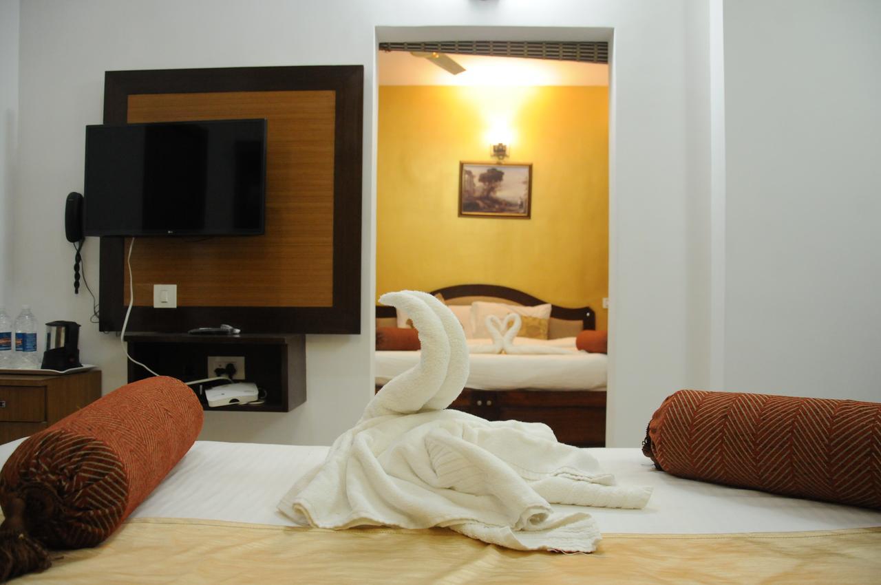 Hotel Alwesal International Madikeri Zewnętrze zdjęcie
